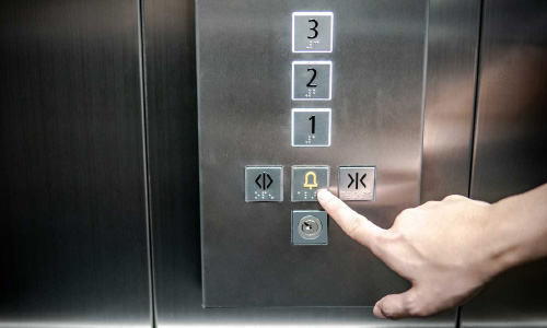 رعایت نکات ایمنی در آسانسور